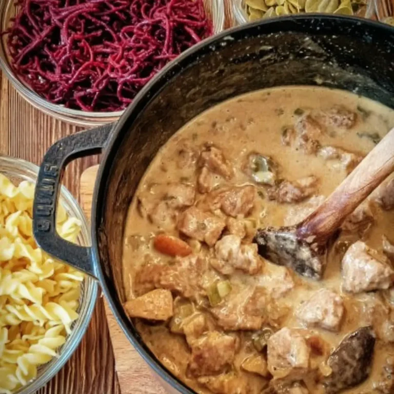 Schweine Rahm Gulasch aus dem DutchOven