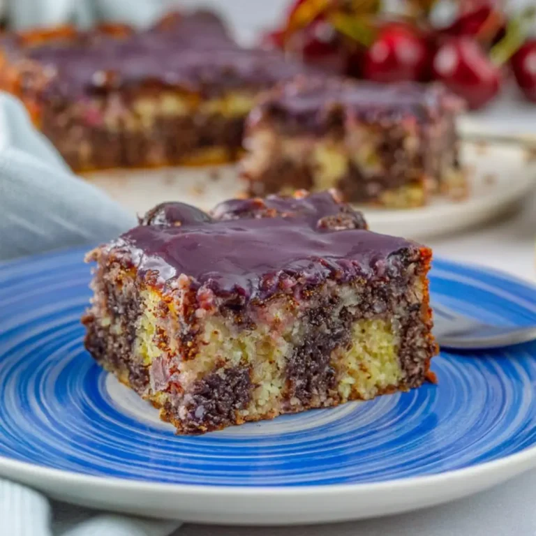 Ameisenkuchen mit Kirschen