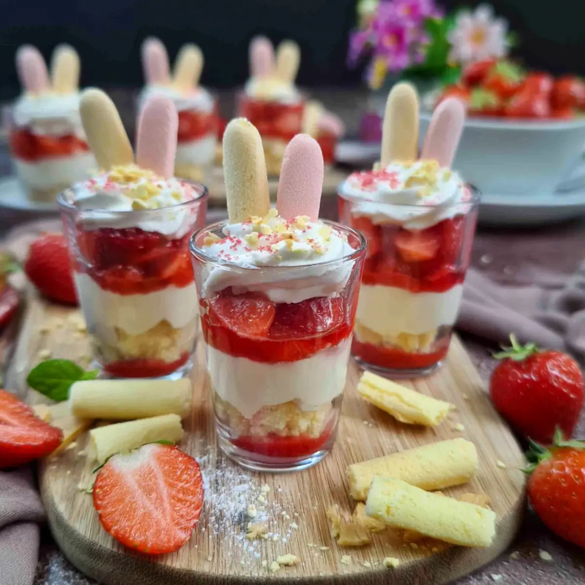Erdbeer Osterdessert im Glas
