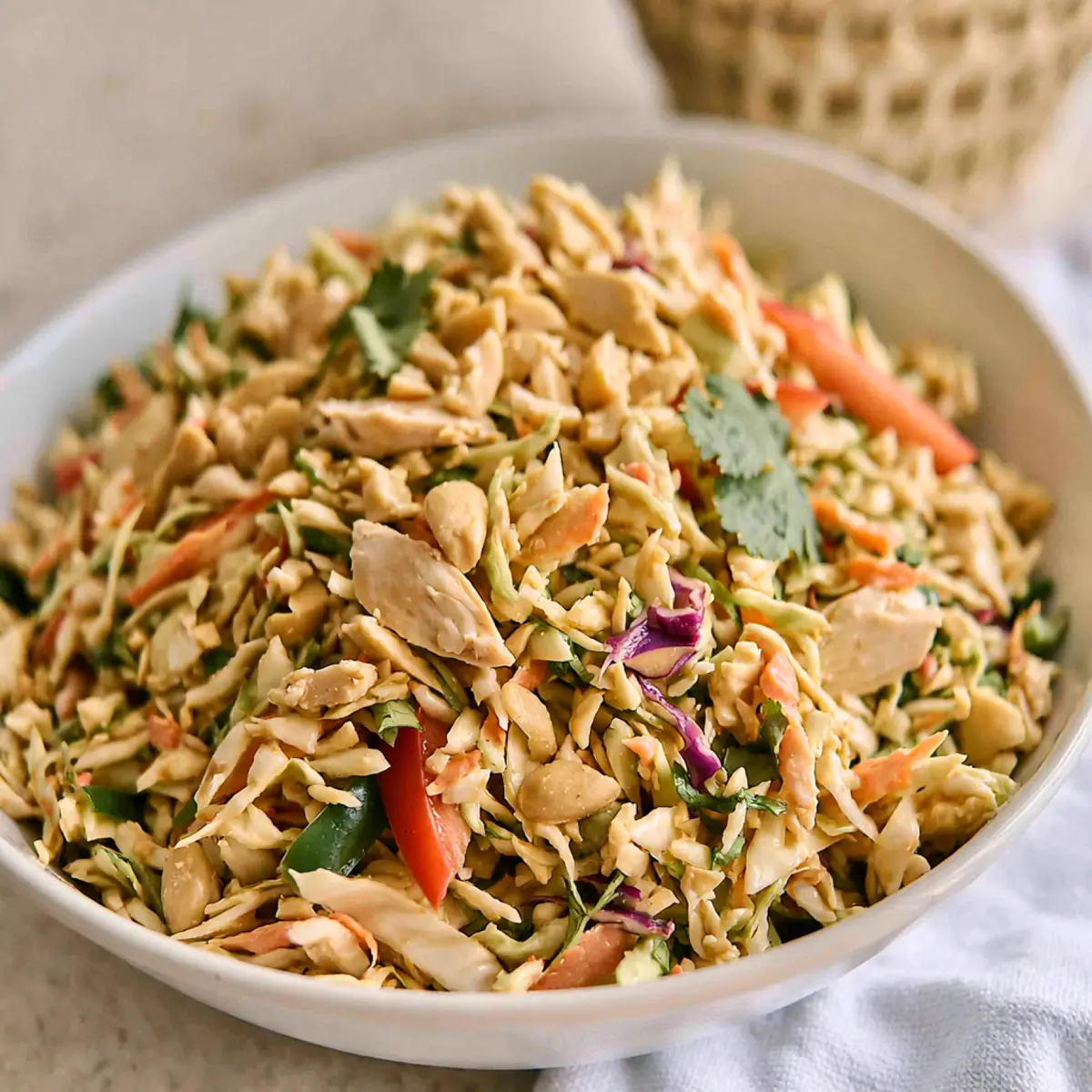 Thai Hähnchen Crunch Slaw Salat mit Erdnuss
